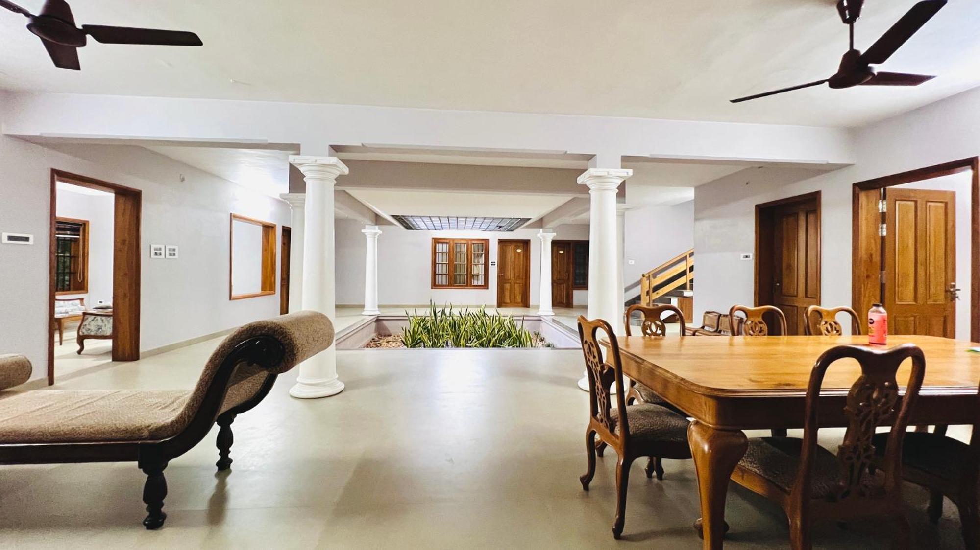 Appartamento Waterfront By Palmyra Kollam Esterno foto