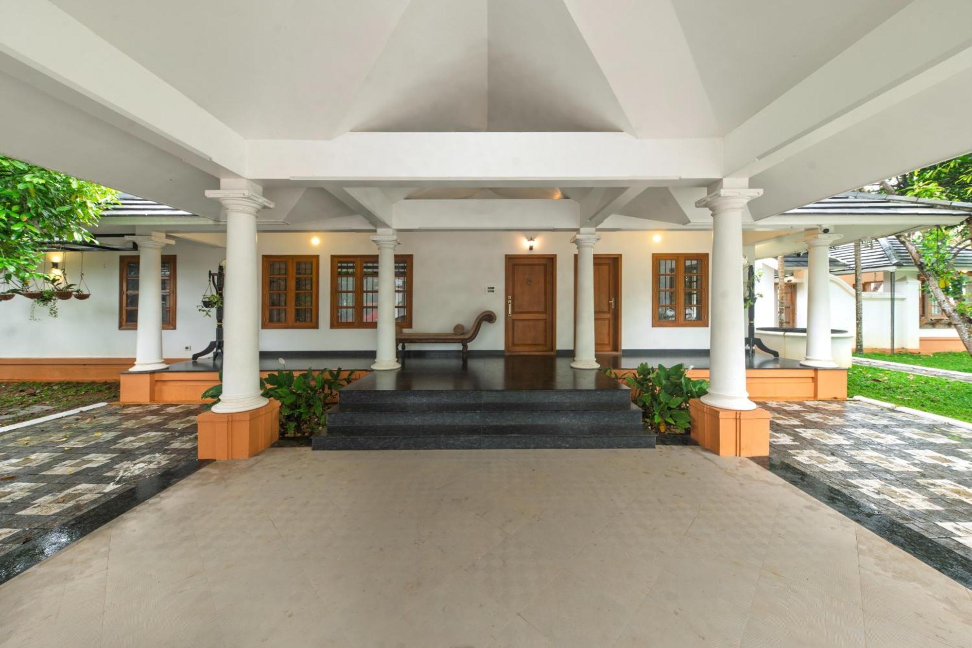 Appartamento Waterfront By Palmyra Kollam Esterno foto